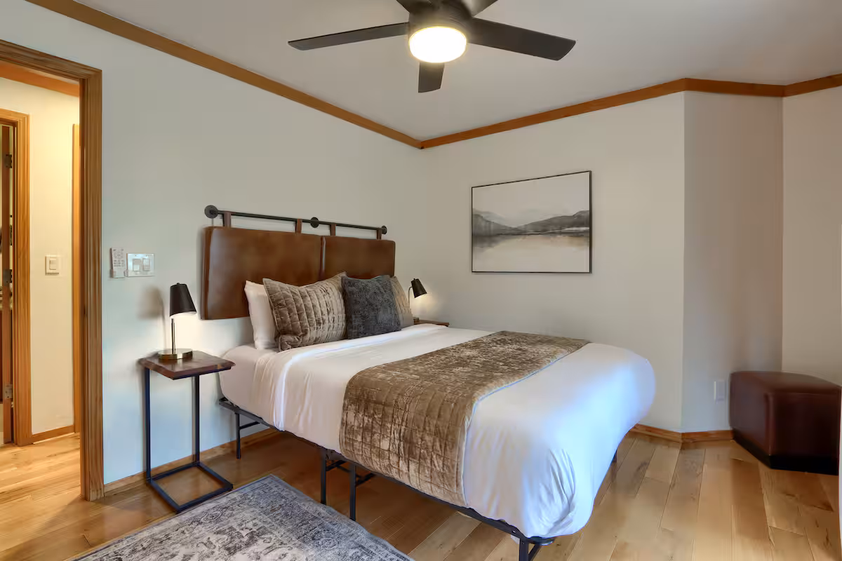 Lodge interior 8