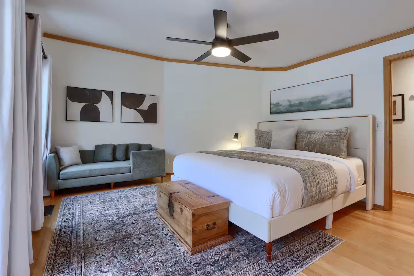 Lodge interior 9