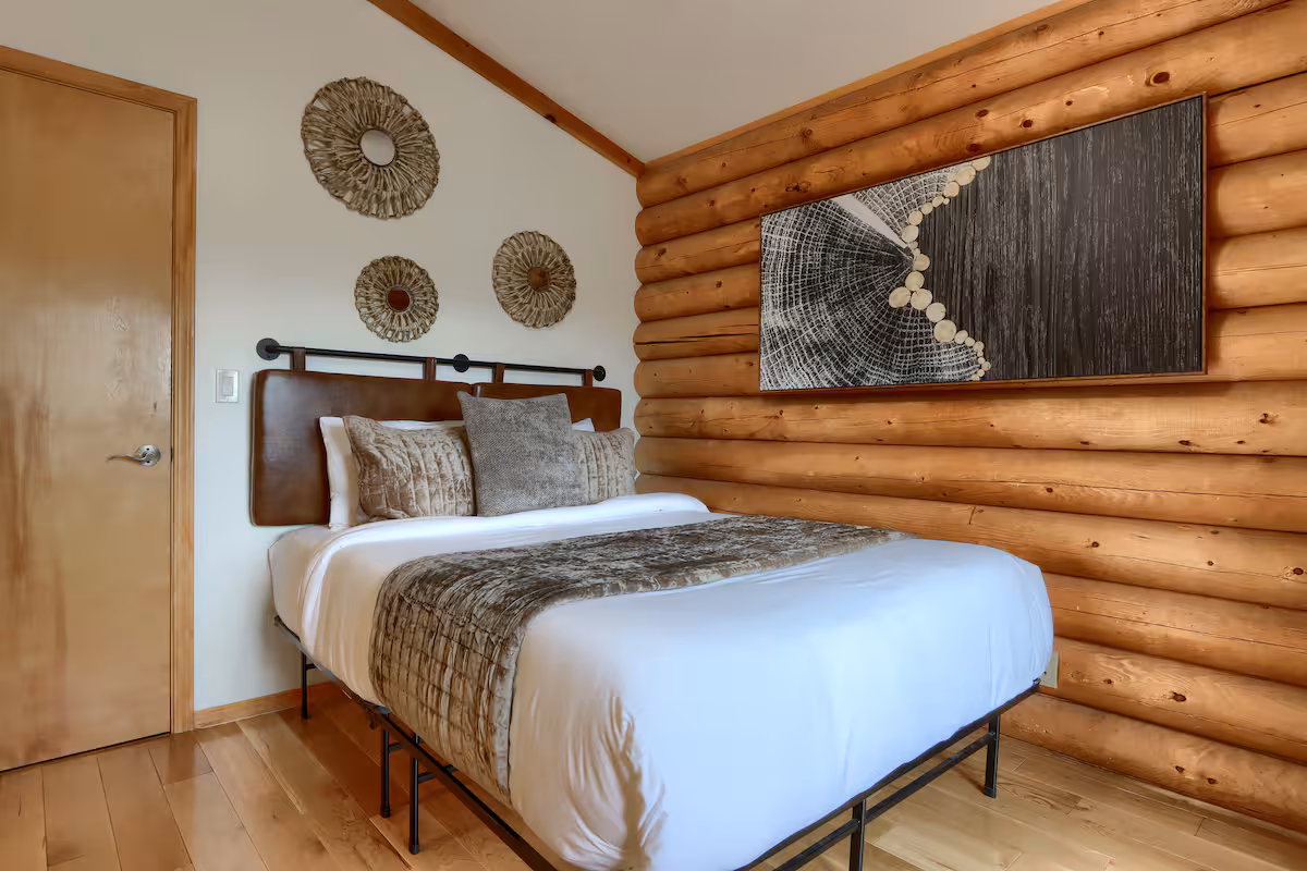 Lodge interior 10