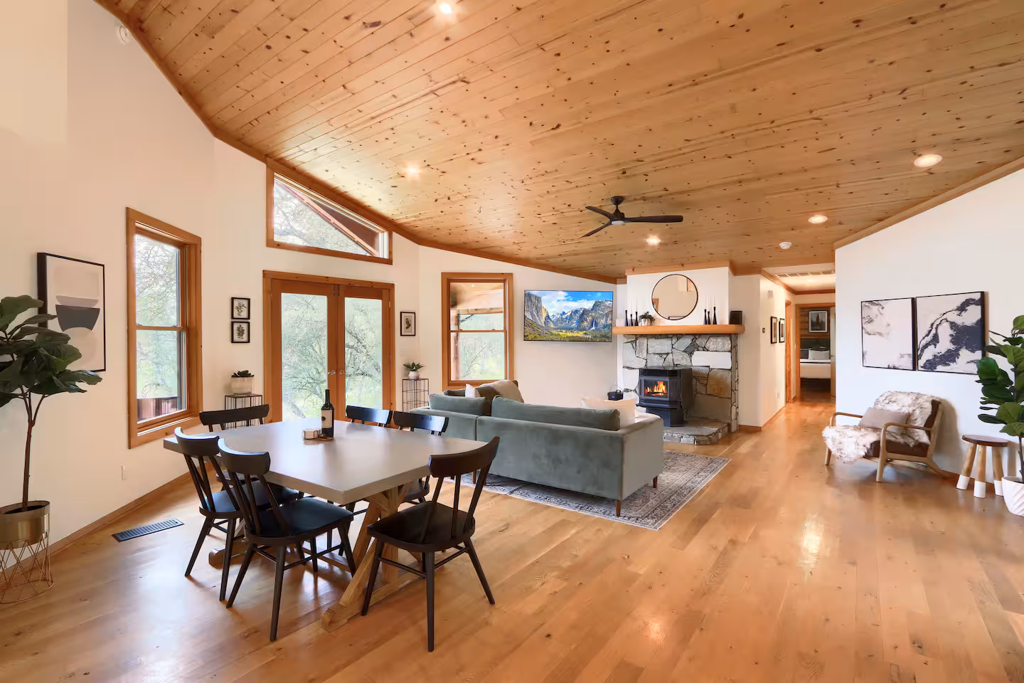 Lodge interior 6